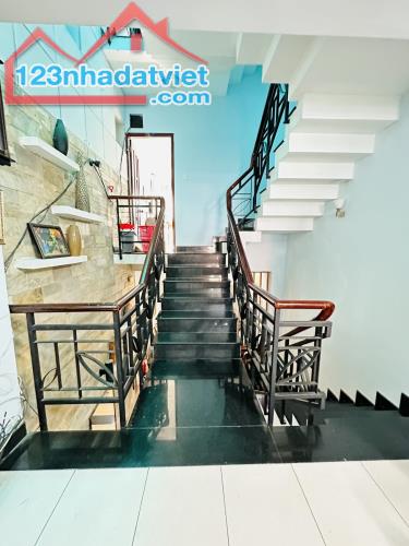 Nhà Trường Chinh quận Tân Bình DT 60m2 ,4 tầng ,hẻm xe hơi chỉ nhỉnh 6ty - 4