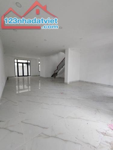 CHO THUÊ NHÀ PHỐ-BIỆT THỰ TẠI VINHOMES GRAND PARK NGUYỄN XIỂN QUẬN 9 - 2