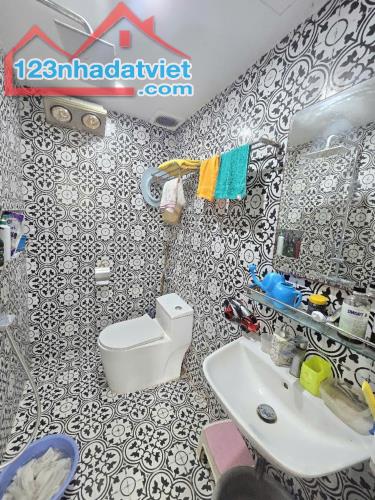 TẬP THỂ KHU PHÂN LÔ - DIỆN TÍCH 70 M2 - CÓ CHỖ ĐỂ Ô TÔ - BÙI NGỌC DƯƠNG - HAI BÀ TRƯNG - 3