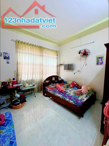 NGAY CHỢ TÂN HƯƠNG - NGUYỄN SUÝ - 36M2 - NHÀ 2 TẦNG 2PN - HẺM 4M THÔNG - SỔ VUÔNG VỨC - - 3