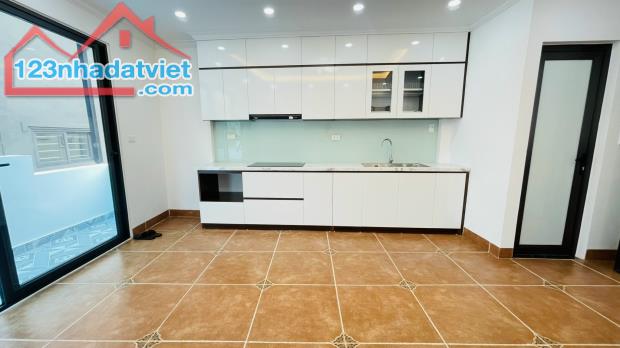 BÁN NHÀ DỊCH VỌNG HẬU, CẦU GIẤY: 38M2 - 5 TẦNG LÔ GÓC - 3 THOÁNG OTO TRÁNH CỰC VIP