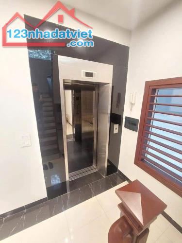Bán Gấp Biệt Thự Vườn Đào - Lạc Long Quân- Tây Hồ dt: 252m2 x 5 Tầng Mt:14m Giá bán 138 t - 2