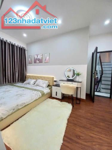 VÀI BƯỚC RA PHỐ - 2 THOÁNG  - NHÀ ĐẸP - THANG MÁY! phố Hoàng Mai, dt: 72m, mt:5,7m, 6 tầng - 3