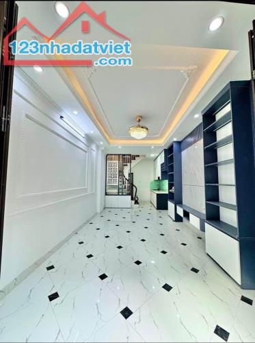 Chỉ 2.5 tỷ mua ngay nhà La Phù 5 Tầng, 4 phòng, chỉ 20m đường ô tô đỗ, kinh doanh