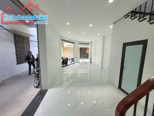 🏡NHÀ MỚI -LÔ GÓC -5 TẦNG -44M² -NHỈNH 9 TỶ -ĐƯỜNG RỘNG -ÔTÔ THÔNG -KINH DOANH -VĂN QUÁN -