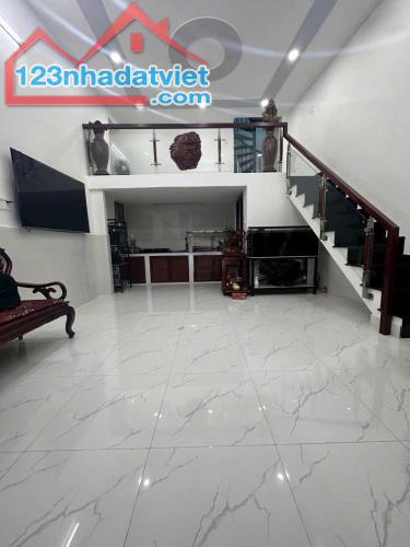 Nhà cho thuê hẻm 3 gác Lê Văn Sỹ, Phú Nhuận - Sạch sẽ, nội thất cơ bản, gần trung tâm