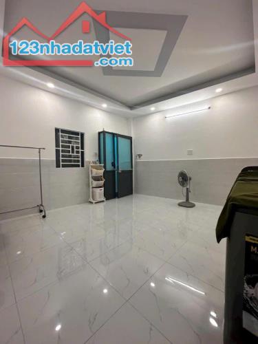 Nhà cho thuê hẻm 3 gác Lê Văn Sỹ, Phú Nhuận - Sạch sẽ, nội thất cơ bản, gần trung tâm - 1