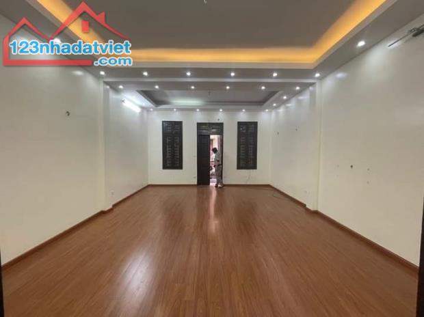 Nhà riêng ngõ phố Tam Trinh Minh Khai DT 90m2x4,5T giá 30tr có TL. - 2