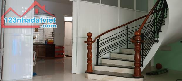 Bán nhà 1 trệt 3 lầu Khu Dân Cư D2D Thống Nhất, Biên Hòa, 132m2, giá 9 tỷ 500. - 1