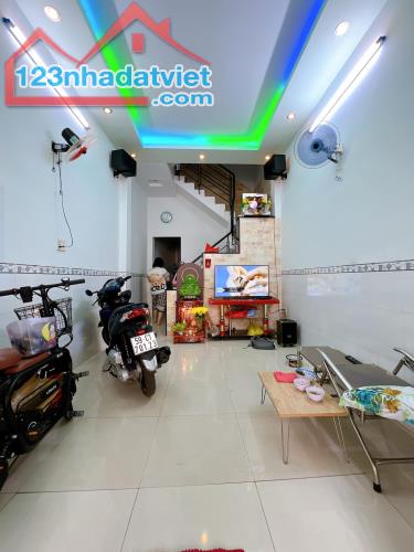 BÁN NHÀ MẶT TIỀN ĐƯỜNG SỐ CHÍNH CHỦ 45M2 QUẬN 4 - NHỈNH 8 TỶ TL..\ - 1