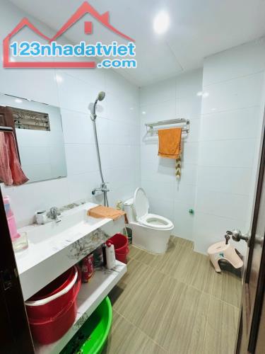 BÁN NHÀ LÔ GÓC, SÂN RỘNG OTO 7 CHỖ NGỦ NGON LÀNH TẠI CẦU BƯƠU THANH TRÌ-70m2*3-GIÁ 6,8 tỷ - 5