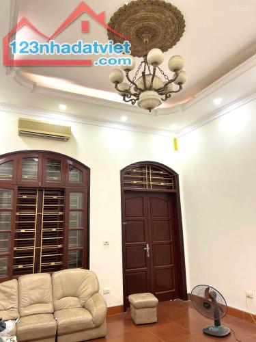 Cho thuê nhà mặt phố Nguyễn khang, cầu giấy 130m2x4T ở làm vp, kinh doanh - 1