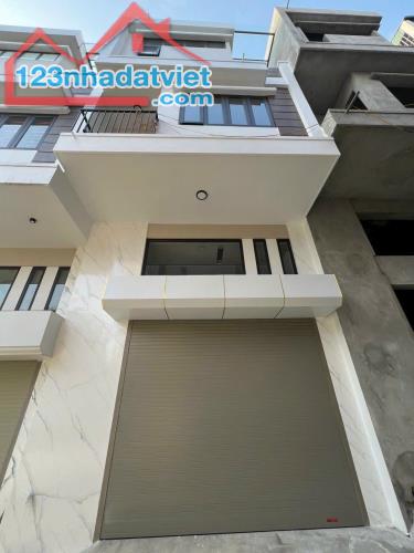 Bán nhà 3 tầng Nông Trang, 62m2, Mới, OTO, ngõ thông 2.6 tỷ