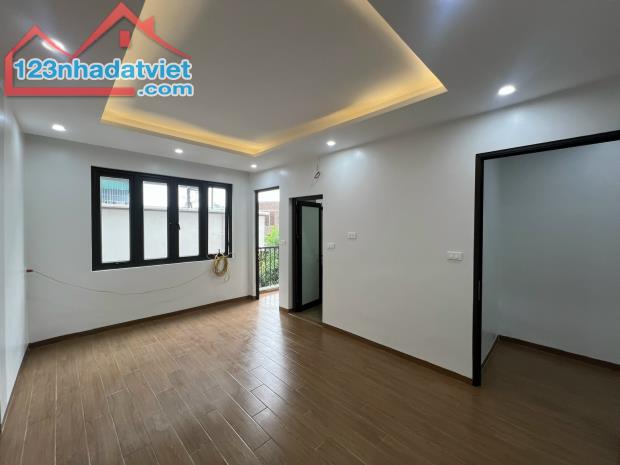 Bán nhà 3 tầng Nông Trang, 62m2, Mới, OTO, ngõ thông 2.6 tỷ - 4