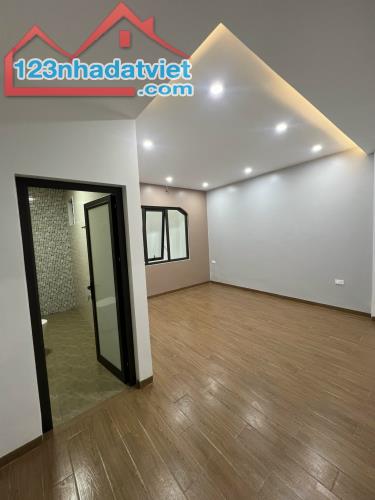 Bán nhà 3 tầng Nông Trang, 62m2, Mới, OTO, ngõ thông 2.6 tỷ - 5