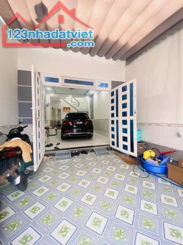 BÁN GẤP NHÀ LÊ VĂN KHƯƠNG QUẬN 12- 105M2, 2 TẦNG HẺM XE TẢI CHỈ 5 TỶ 400 TL