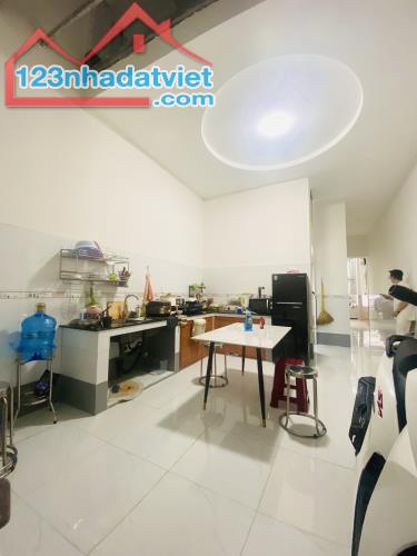 BÁN GẤP NHÀ LÊ VĂN KHƯƠNG QUẬN 12- 105M2, 2 TẦNG HẺM XE TẢI CHỈ 5 TỶ 400 TL - 2