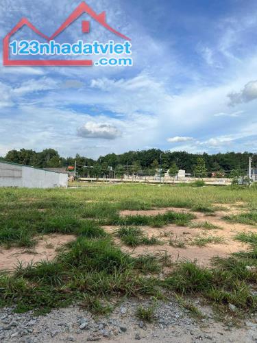 [NGÂN HÀNG DÍ - SANG GẤP] LÔ 1014m2 THỔ CƯ NGAY KCN SÁT QL13 GIÁ 260 TRIỆU