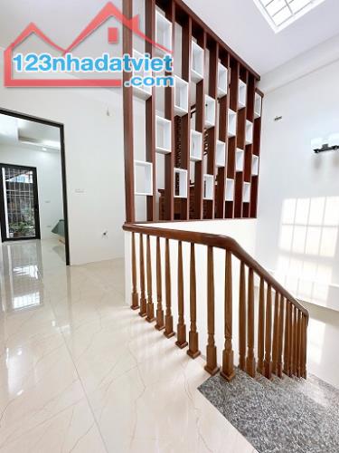 NHÀ ĐẸP - VỊ TRÍ HIẾM - TRUNG TÂM HAI BÀ TRƯNG - HÀ NỘI. 1 CĂN DUY NHẤT 33M2 X 5 TẦNG. BA - 1