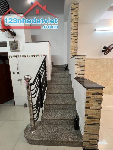 Bán nhà Bình Tân, đường Tân Hòa Đông, 125m2, 1 lầu, chỉ 40 triệu 1m2 rẻ nhất khu vực - 1