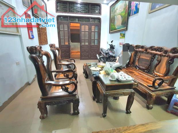 Bán nhà phố gần Bạch Thái Bưởi gần 60m2 mặt tiền 4,7m thuận lợi kinh doanh giá đầu tư