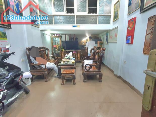 Bán nhà phố gần Bạch Thái Bưởi gần 60m2 mặt tiền 4,7m thuận lợi kinh doanh giá đầu tư - 2