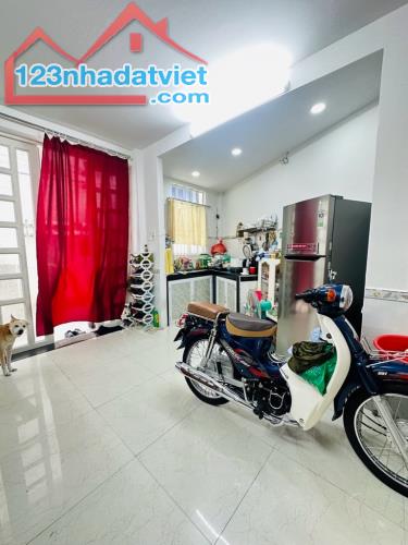 NHÀ ĐẸP NGUYỄN THƯỢNG HIỀN P1 GV- 24M2 - 3 TẦNG BTCT- MỚI Ở NGAY