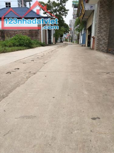 CẦN BÁN GẤP LÔ ĐẤT TRỤC CHÍNH TỔ 10 TT QUANG MINH
 DT: 59,2m2 - đường rộng 7m - 2