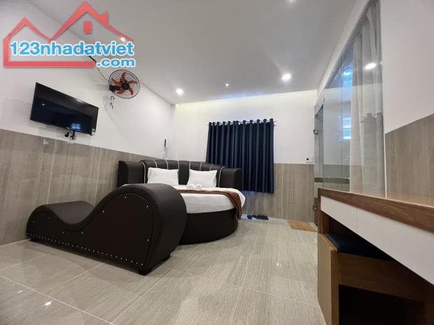 Bán gấp hotel kiêm CHDV Nguyễn Văn Quá, gần Trường Chinh, Phường Đông Hưng Thuận Q12