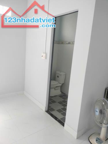 Cho thuê nhà Vườn Lài Q12, 100m2, ngang 4x17m, đường 4m, 12tr - 2