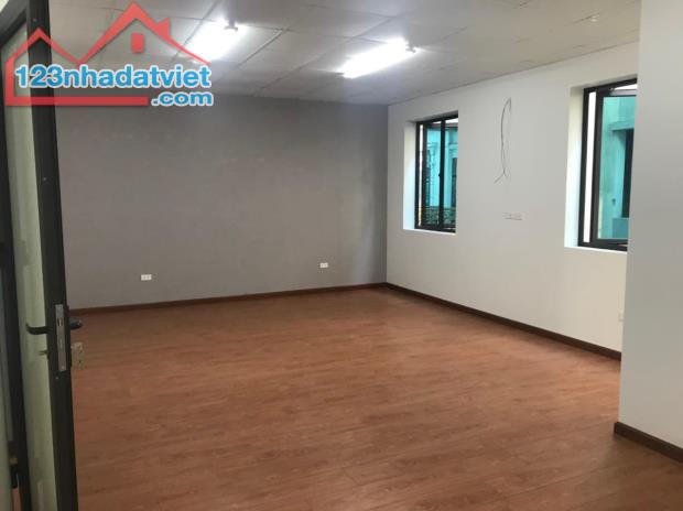 Cho thuê biệt thự tại KĐT Việt Hưng, Long Biên. 170m2, đủ nội thất, giá: 25 triệu/tháng - 2