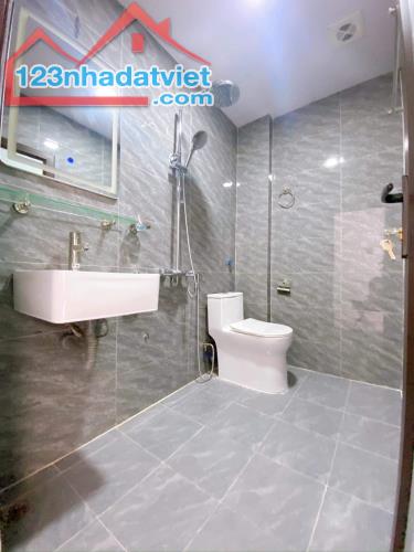 Nhà 3 tầng - 3,2 tỷ - 44m2. Ngõ ô tô đỗ cửa. Cách chợ, UBND 500m. Xe tải chạy quanh. - 4