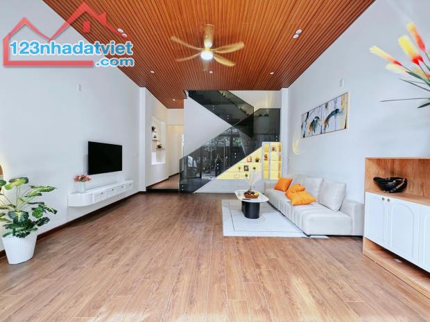 🏩 Bán nhà 2 tầng đẹp mt Hòa Minh 14, 74m2, 4.48 tỷ tl