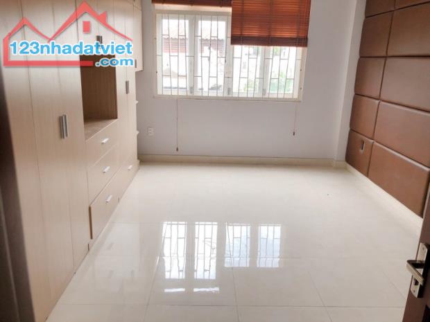 Bán nhà quận 10, đường Thành Thái, 60m2, 4 tầng, sát mặt tiền, hẻm 4m, 11.7 tỷ