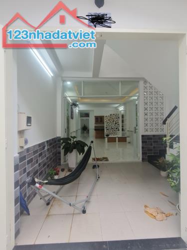 Nhà đẹp ở ngay khu vực Đường số 17, diện tích khủng 67m2, sát hẻm xe hơi, SHR, chỉ 4.8 tỷ.