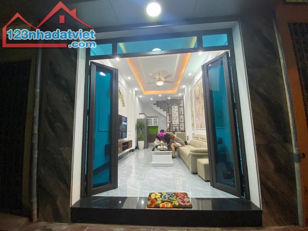 Bán nhà phố Minh Khai, Hai Bà Trưng 30m, 5 tầng. Giá: 5.95 tỷ