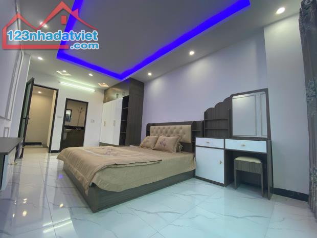 Bán nhà phố Minh Khai, Hai Bà Trưng 30m, 5 tầng. Giá: 5.95 tỷ - 3