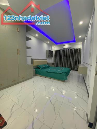 Bán nhà phố Minh Khai, Hai Bà Trưng 30m, 5 tầng. Giá: 5.95 tỷ - 4