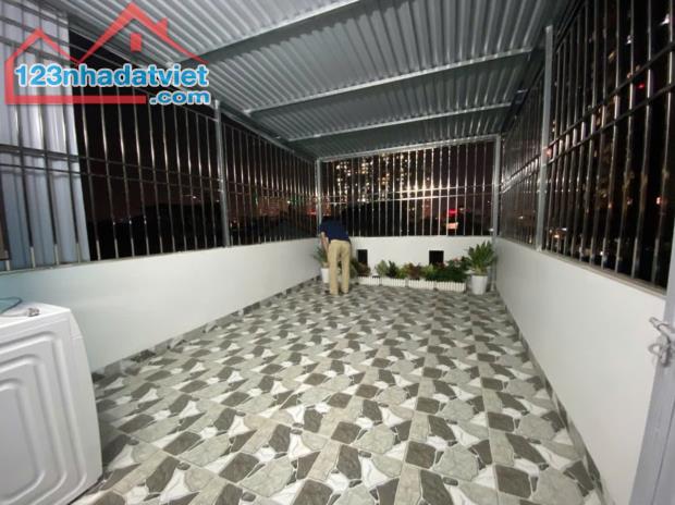 Bán nhà phố Minh Khai, Hai Bà Trưng 30m, 5 tầng. Giá: 5.95 tỷ - 5