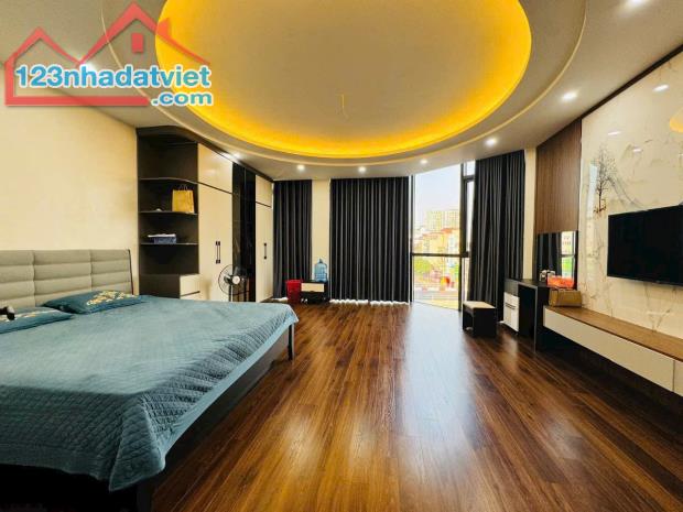Bán nhà ngã 4 phố Hồng Tiến, Vị trí siêu sầm uất, kinh doanh ngày đêm, 8 Tầng, Thang Máy. - 1