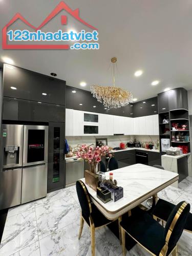 NHÀ MT ĐÔNG HÒA, 5 TẦNG, NGANG 4.5M, THANG MÁY XỊN XÒ, NGAY BIGC DĨ AN, CHỈ 9.8 TỶ. - 2