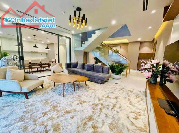 Chính chủ Bán căn Penthouse 240m2 view Biển trung tâm du lịch Bãi Cháy Hạ Long