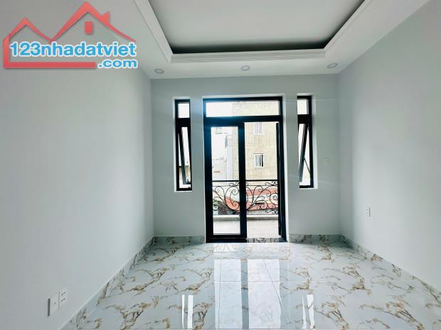 DUPLEX NHÀ MỚI 100% CÓ CỬA SỔ BAN CÔNG ĐẦY ĐỦ TIỆN NGHI