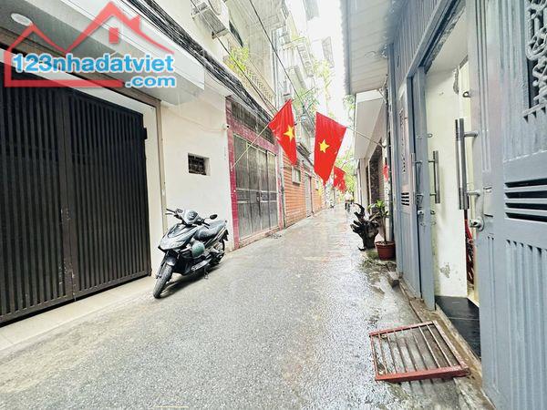 Bán nhà riêng ngõ 93 Hoàng Văn Thái 40m2, 4 Tầng, Ô Tô Dừng Đỗ Giá Chỉ 5,8 Tỷ