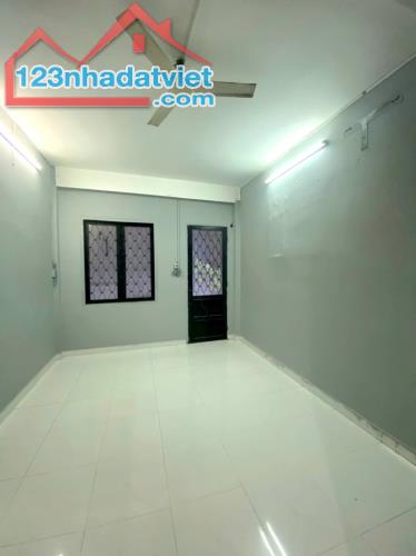 BÁN CĂN HỘ CHUNG CƯ TRẦN HƯNG ĐẠO QUẬN 1, KẾ ĐH VĂN LANG, 50M2 2PN ĐẸP, SỔ RIÊNG, 2.8 TỶ