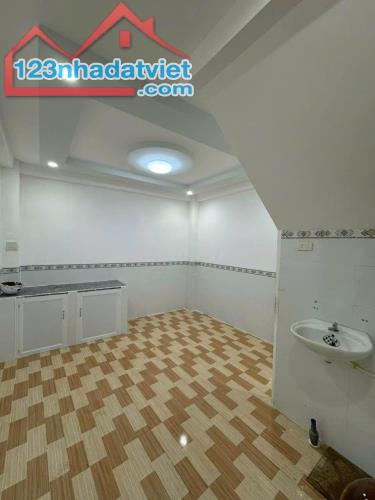 bán nhà lầu hẻm 8 nguyễn chí thanh gần khu công nghiệp 40m2 thổ cư 2pn view sông 830tr - 1