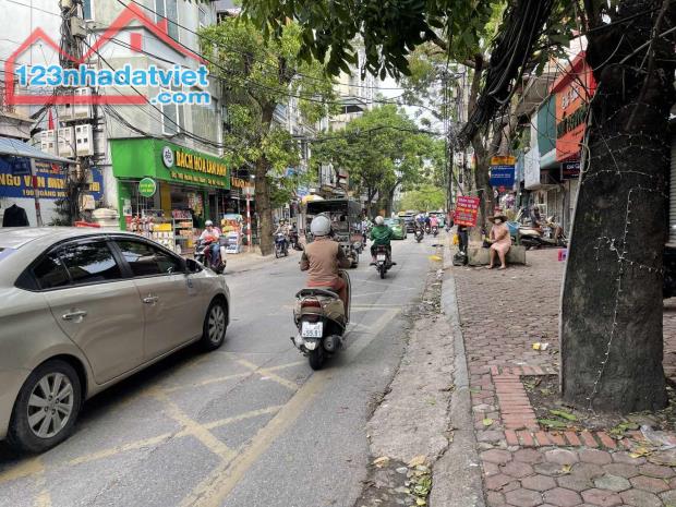 Cho Thuê Nguyên Căn Hoàng Hoa Thám, Ba Đình, 30m2, 4 Tầng, Kinh Doanh, Mặt Phố, Vỉa Hè.