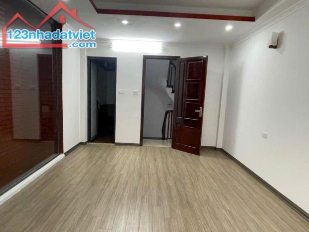 Bán nhà phố Minh Khai, Hai Bà Trưng 36m, 5 tầng. Giá: 7.5 tỷ - 3
