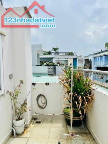 HẺM 1/ PHÚ NHUẬN - SÁT MT - 4 TẦNG - HẺM XE HƠI - 40M2 - CHỈ 5.X TỶ - 3