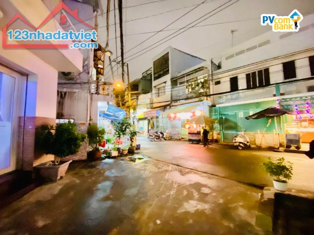 MT THỤT 🔥 ĐỖ TẤN PHONG, P9, PHÚ NHUẬN - 2 TẦNG - DT: 59m² ( 4 x 15m ) - CHỈ : 8,9 T - 2